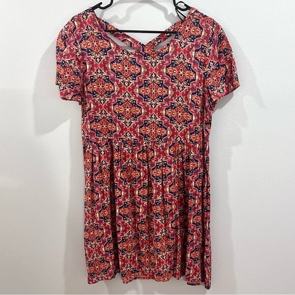 Cross back abstract print dress size medium - Picture 4 of 6